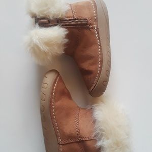 Toddler boots with fur detail.